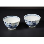Arte Cinese A pair of blue and white small cups China, Qing dynasty, 18th century .