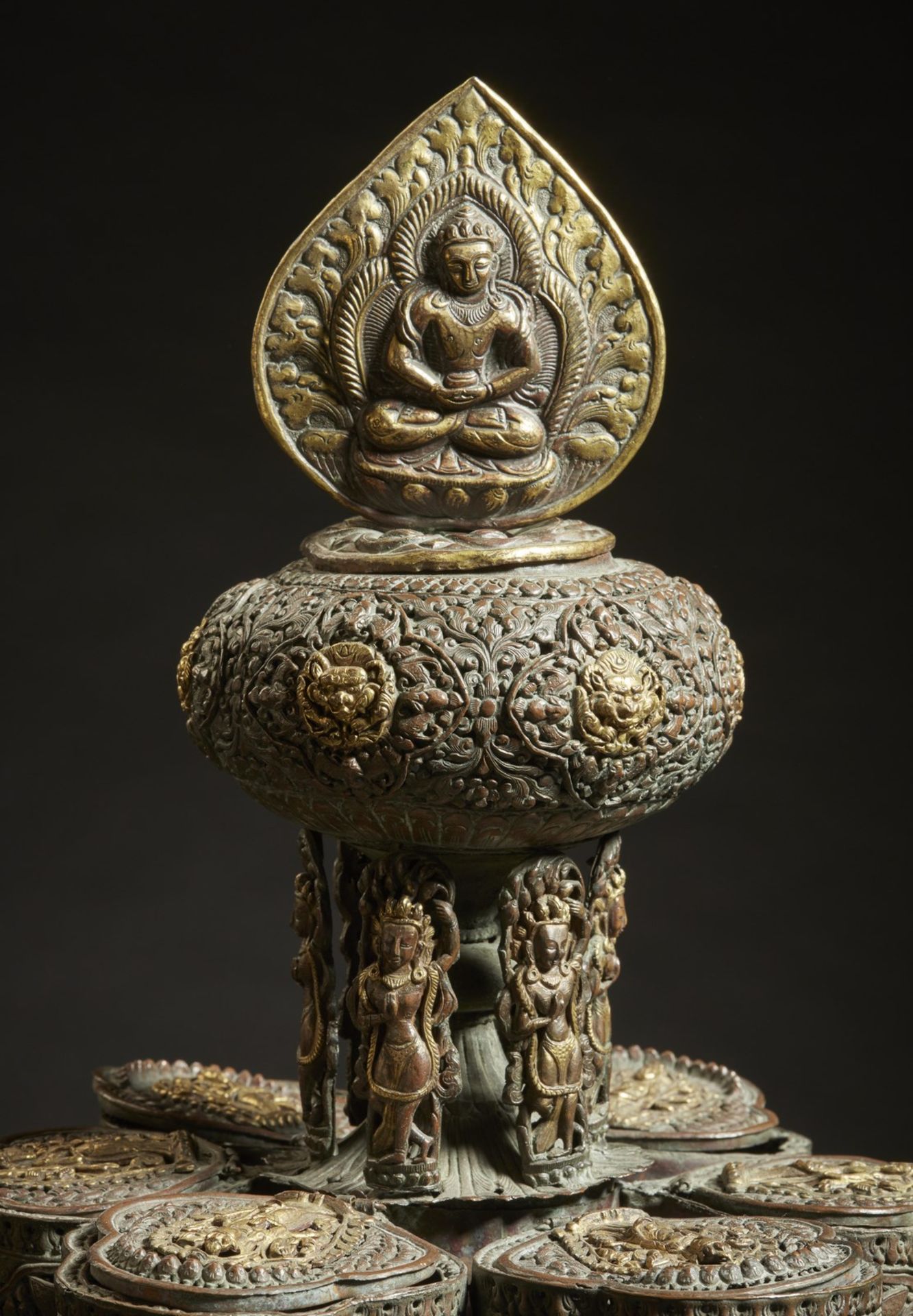 Arte Himalayana A partially gilt copper spicie boxNepal or Kashmir, early 20th century . - Image 3 of 8
