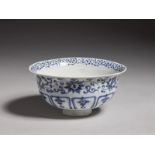 Arte Cinese A blue and white porcelain bowl painted with sprays and central character China, early