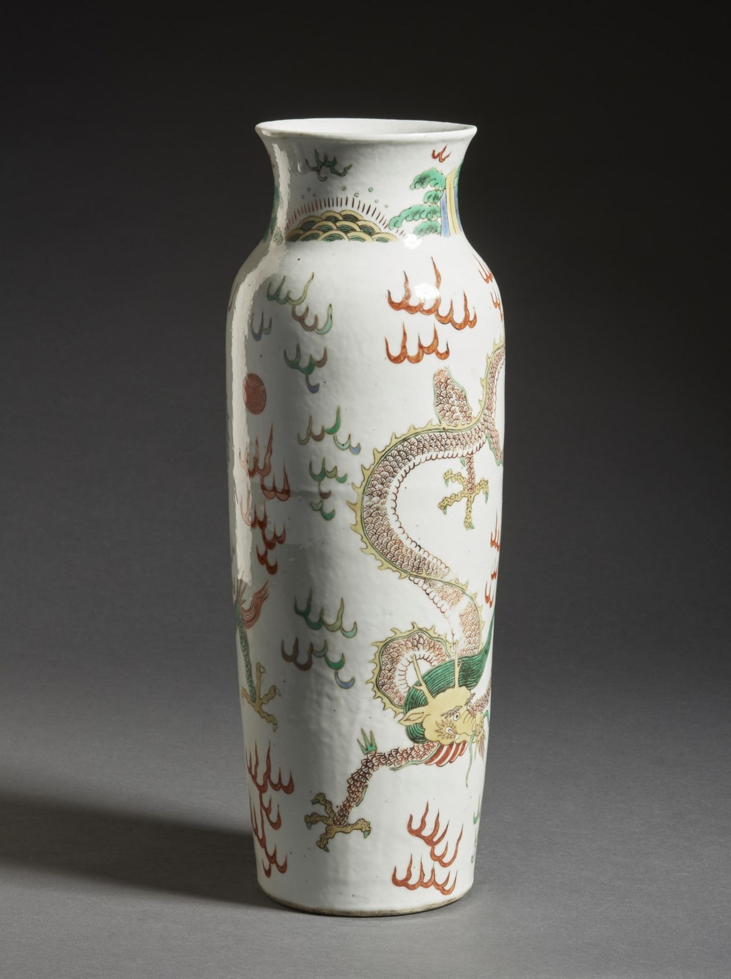Arte Cinese A famille verte rouleau porcelain vase decorated with dragons chasing the flaming pearl - Image 2 of 2