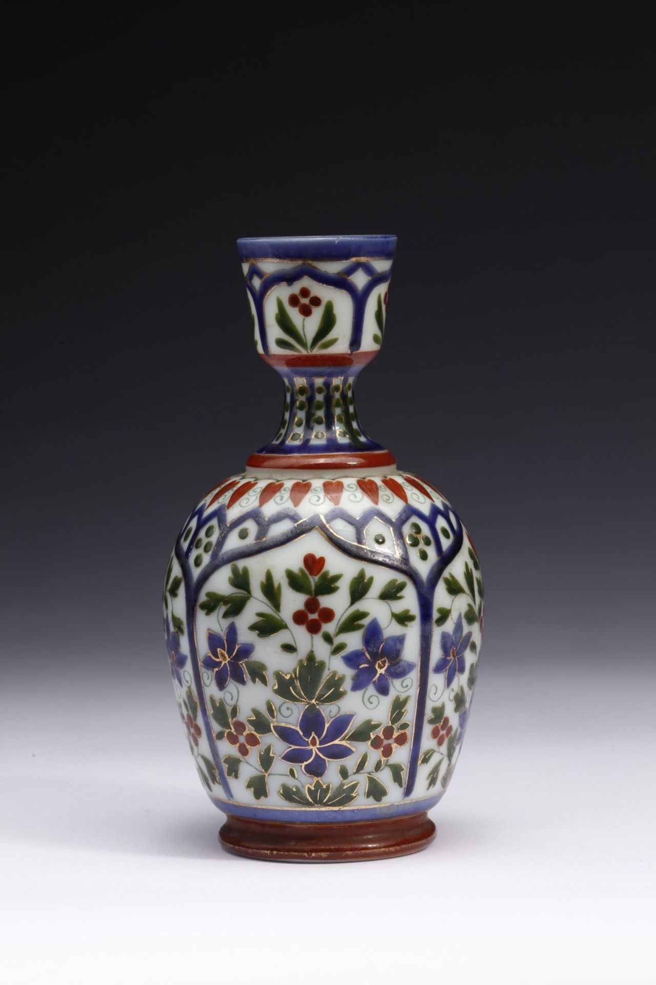 Arte Islamica A Mughal gilt enamel opaline glass bottle vase India, 19th century .