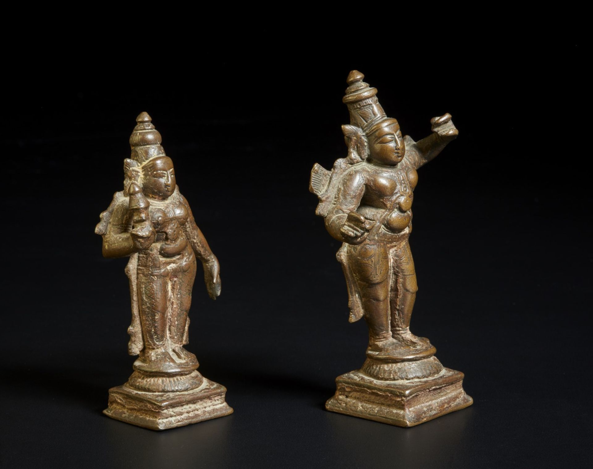 Arte Indiana A pair of bronze figures of Lord Rama and Lakshmi Southern India, 17th-18th century . - Image 2 of 5