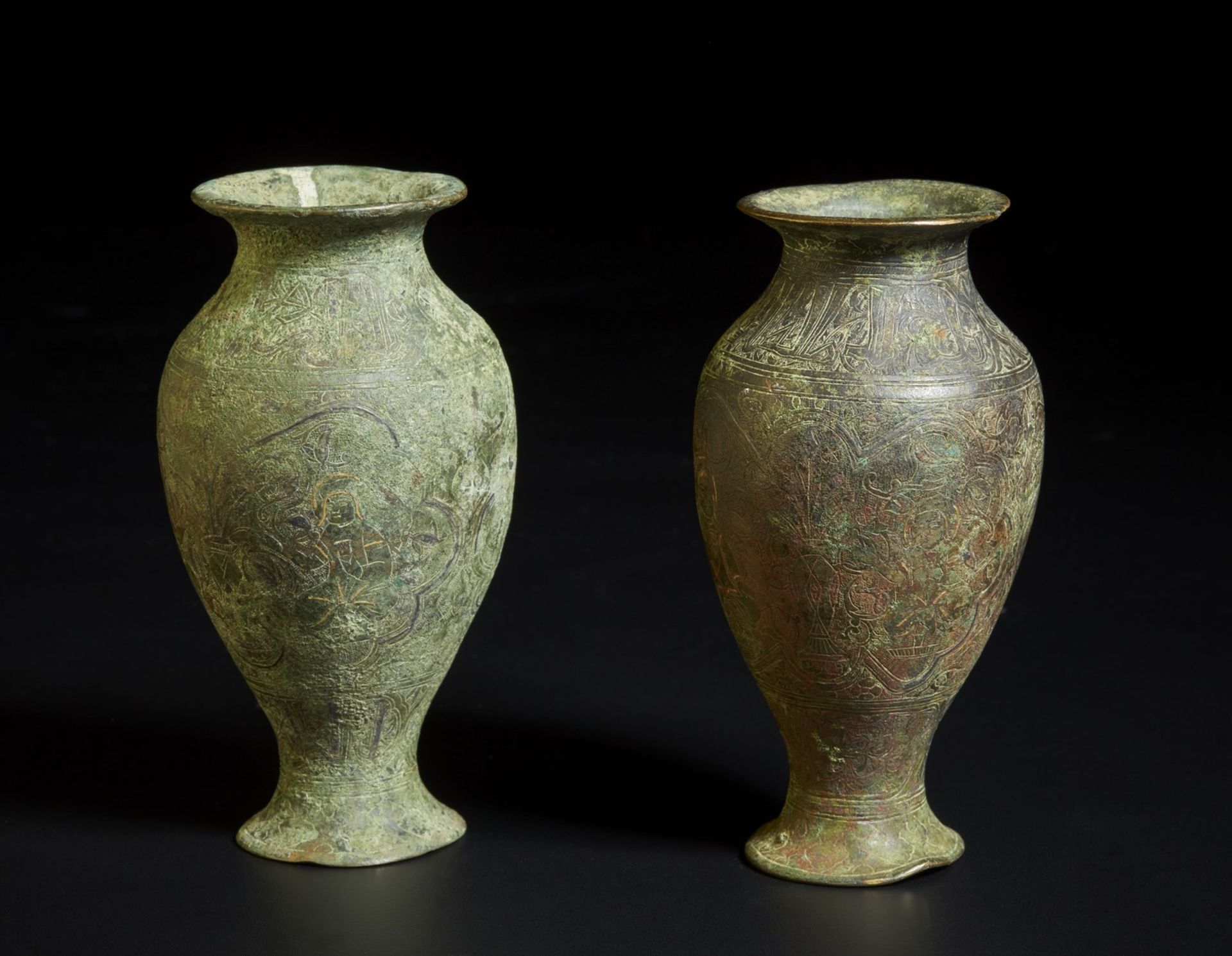 Arte Islamica A pair of bronze inlaid elements in the Mosul style Levant, 20th century . - Image 2 of 3