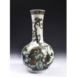 Arte Cinese A famille verte porcelain vase bearing a double circle mark at the baseChina, late 19th