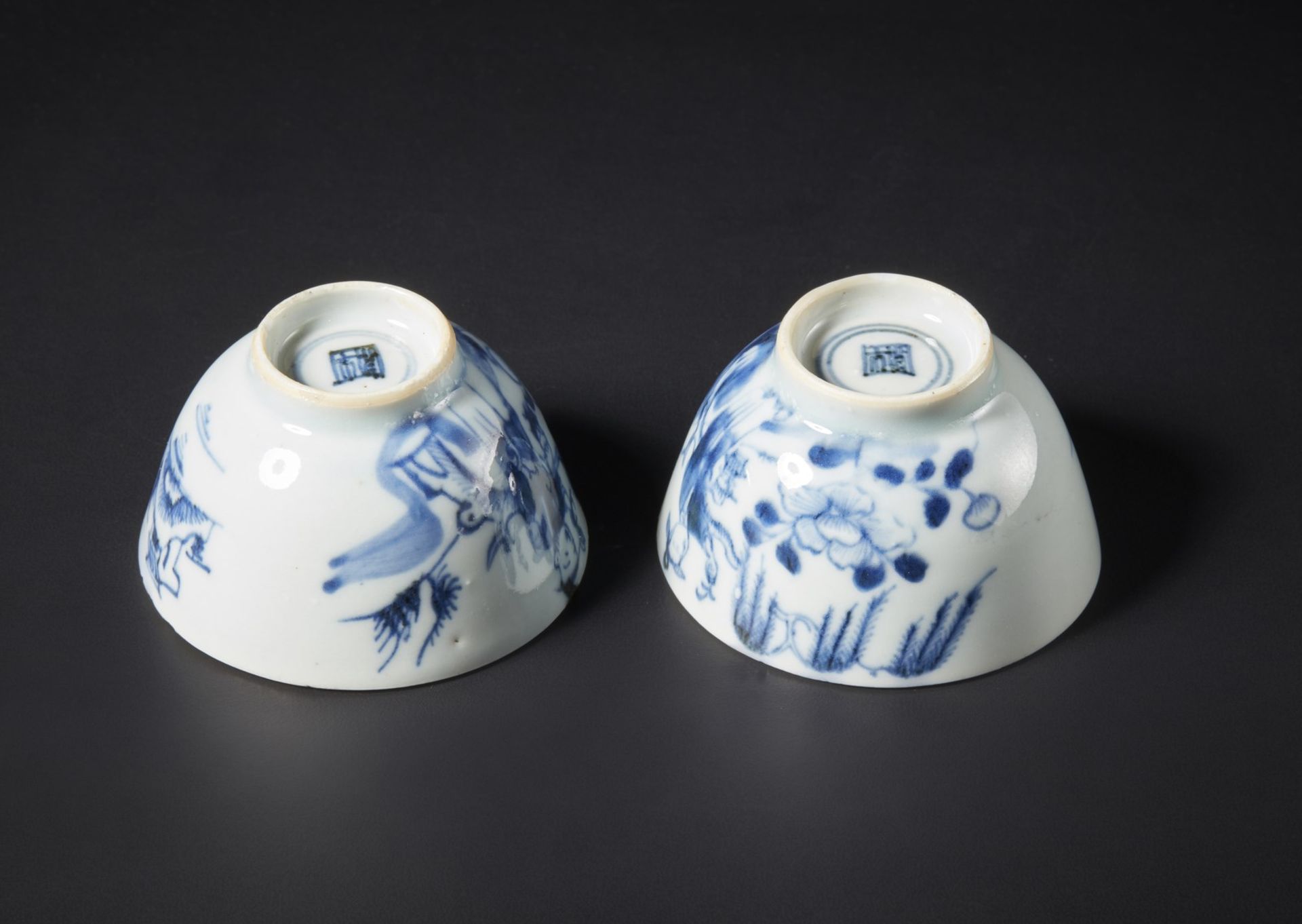 Arte Cinese  A pair of blue and white small cups China, Qing dynasty, 18th century . - Bild 3 aus 3