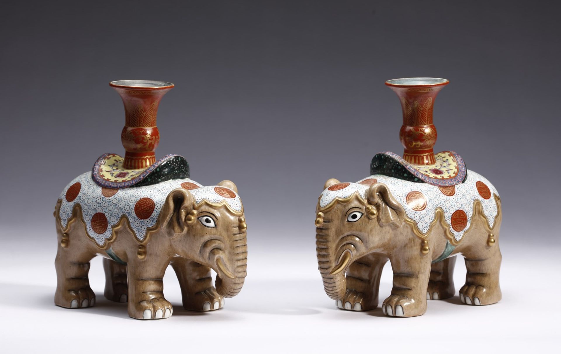 Arte Cinese A pair of elephant shaped pottery candlesticks bearing a Qianlong six character seal ma