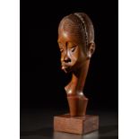 Diansivika Feminine head.Wood, mid '900 .