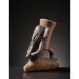 Baham - Camerun Pipe cooker in the form of an elephant’s head.Hard wood with natural patina, pigme