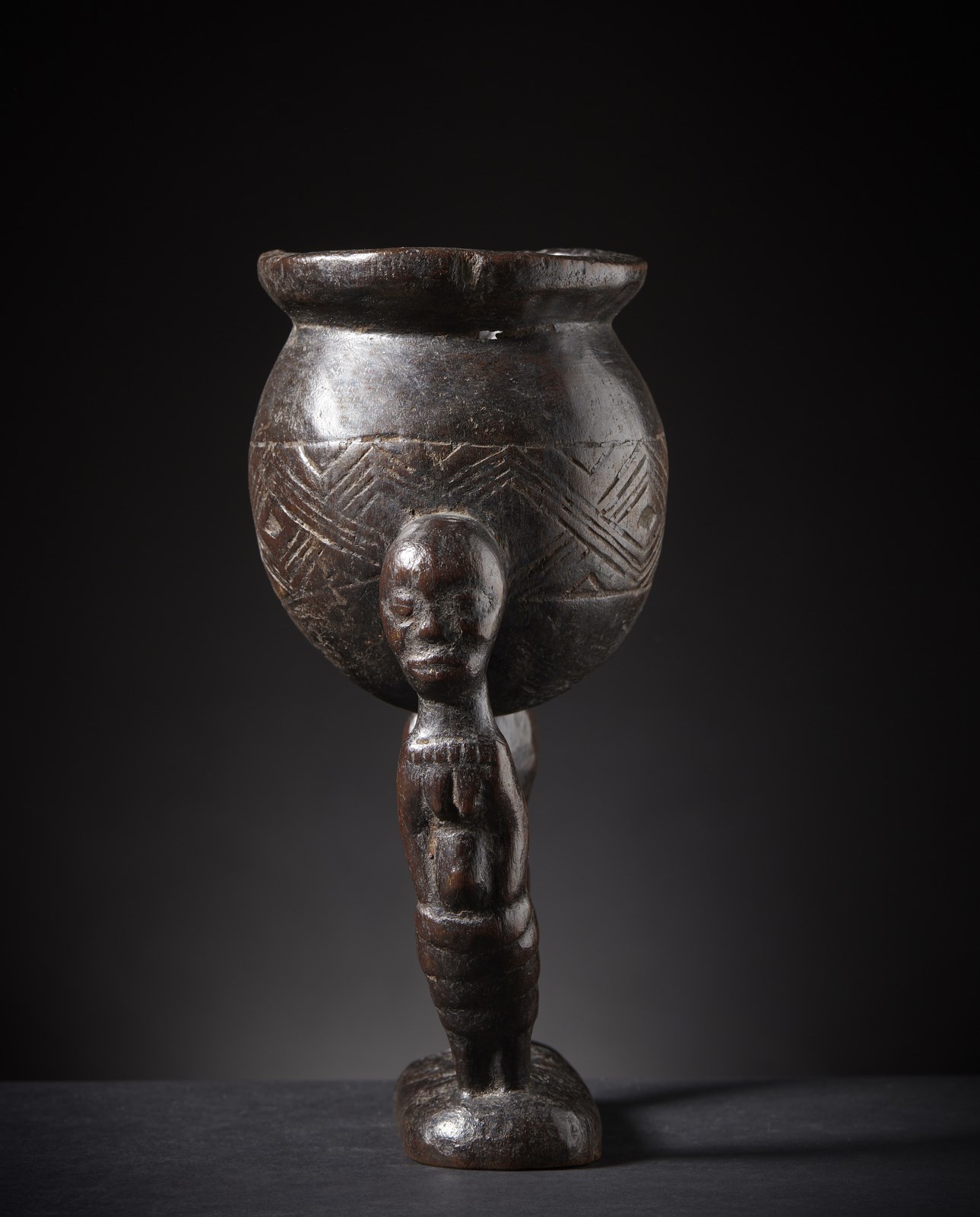 Kuba - Repubblica democratica del Congo Kuba libation cup.Hardwood with dark patina.Small defects, - Image 4 of 5