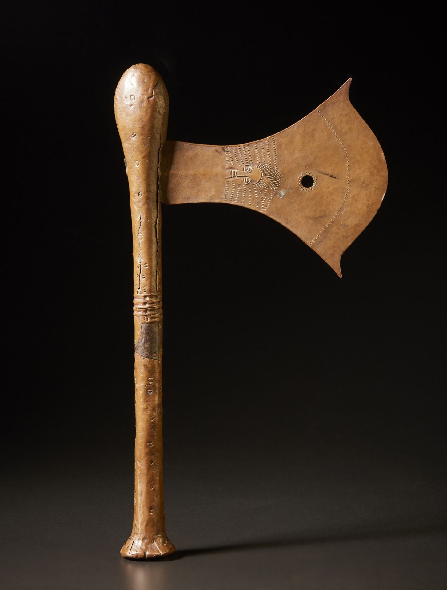 Nsapo o Songye - Repubblica Democratica del Congo  Kilonda Ceremonial axe.Wood, copper iron.Signs of - Bild 3 aus 5