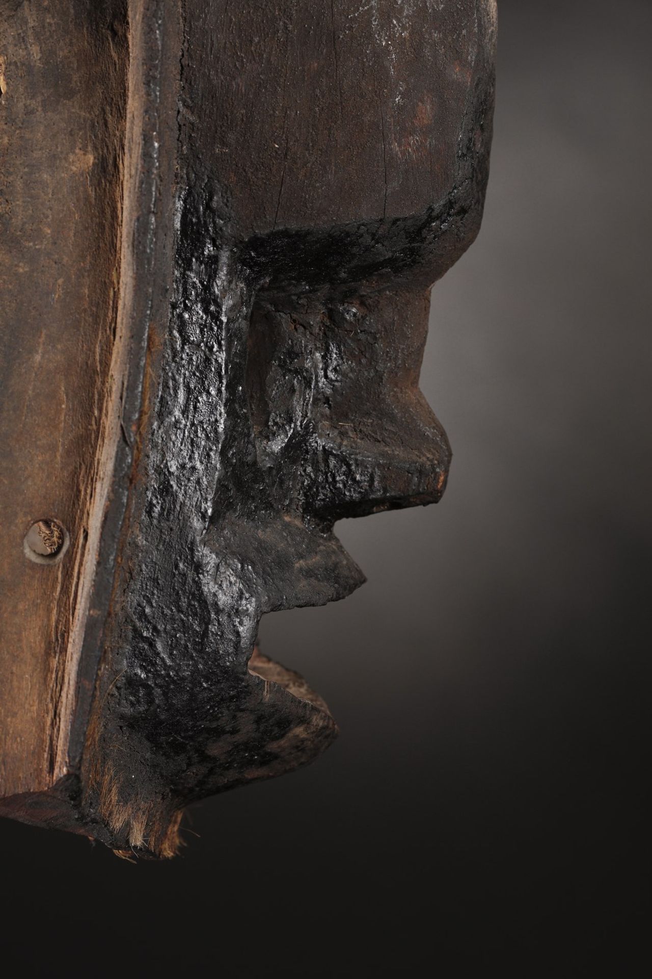 Dogon - Mali Black monkey mask.Hardwood with dark patina, bitumen and pigments, animal hair and fi - Image 5 of 7