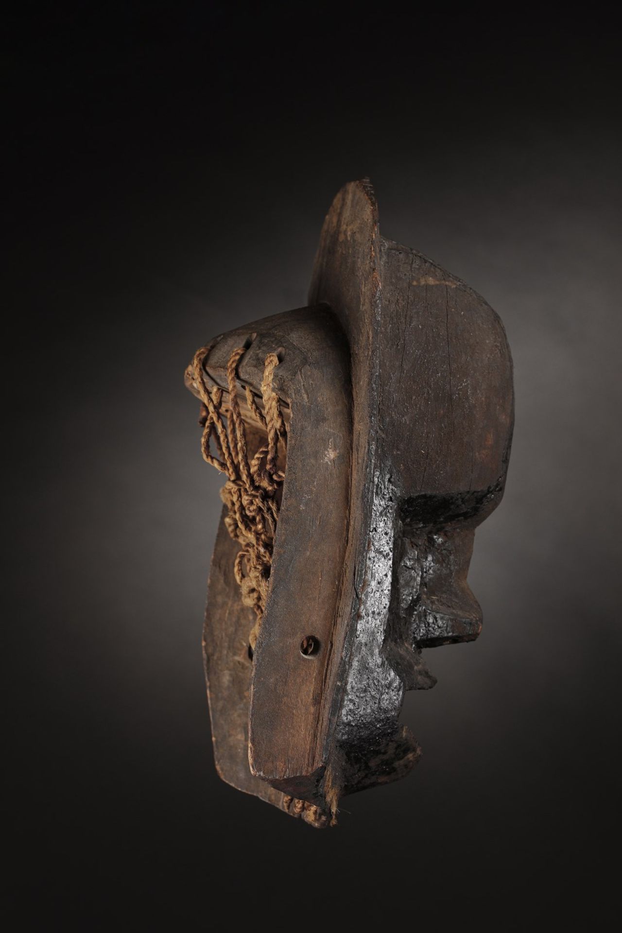 Dogon - Mali Black monkey mask.Hardwood with dark patina, bitumen and pigments, animal hair and fi - Image 2 of 7