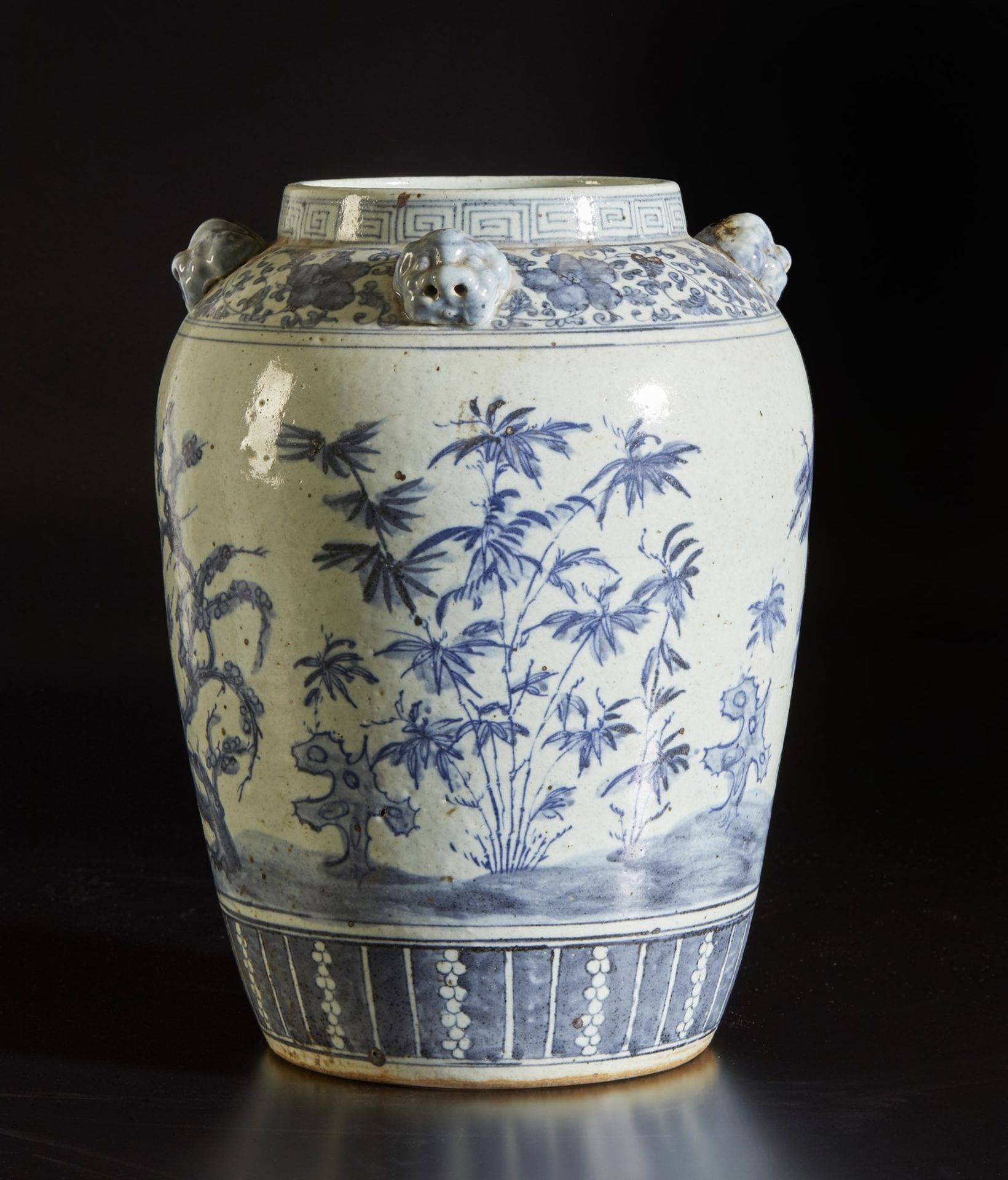 A large blue and white porcelain jar China, Qing dynasty, 18th century Cm 39,00 - Bild 2 aus 3