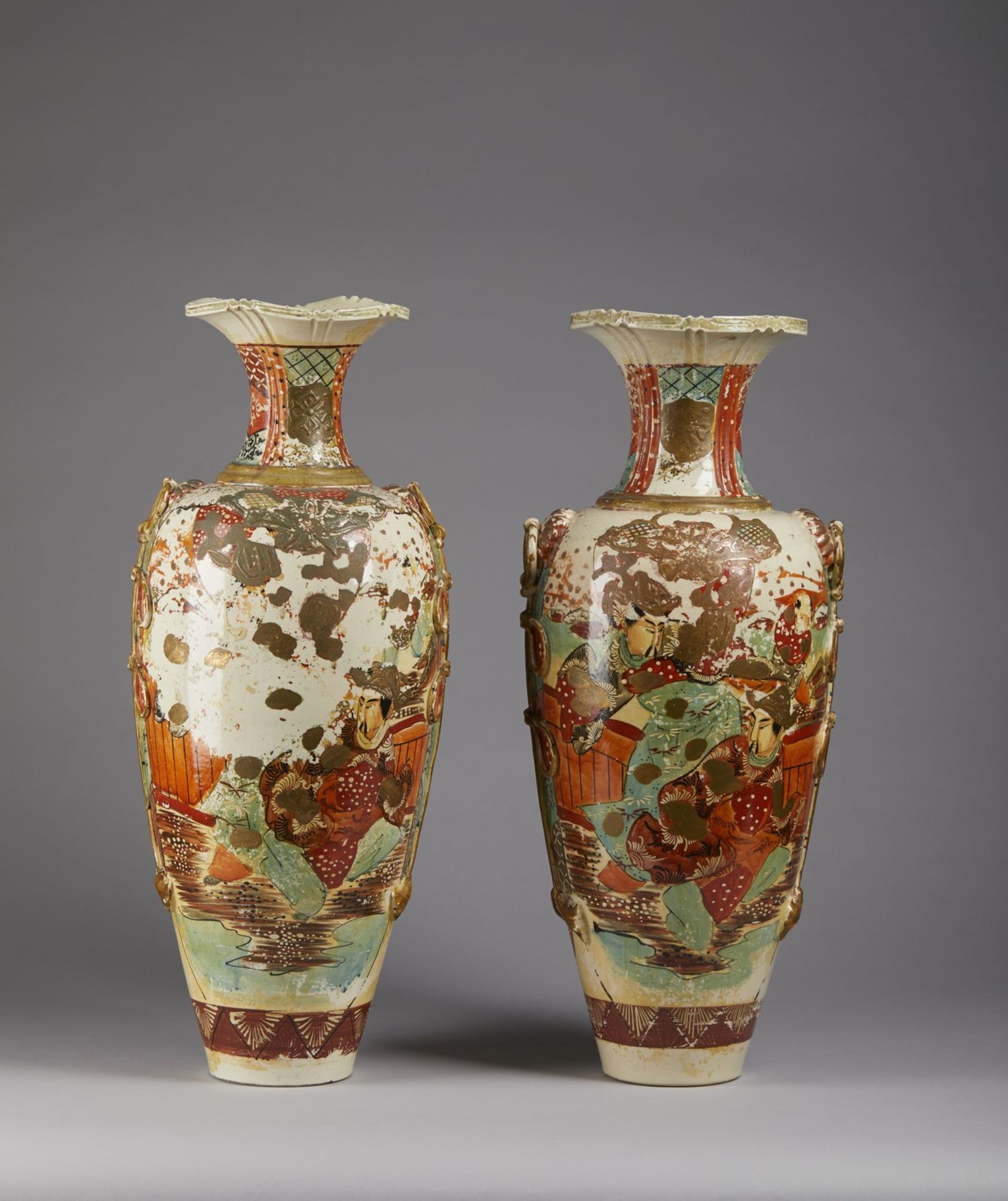 A pair of satsuma porcelain vases Japan, 19th century Cm 25,00 x 62,00