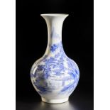 A blue and white porcelain vase painted with landscape China, 20th century Cm 50,00