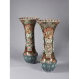 A pair of imposing Imari porcelain vases Japan, early 20th century Cm 44,50 x 92,00