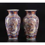 A pair of Imari porcelain vases Japan, 19th century Cm 25,00 x 50,00 x 25,00