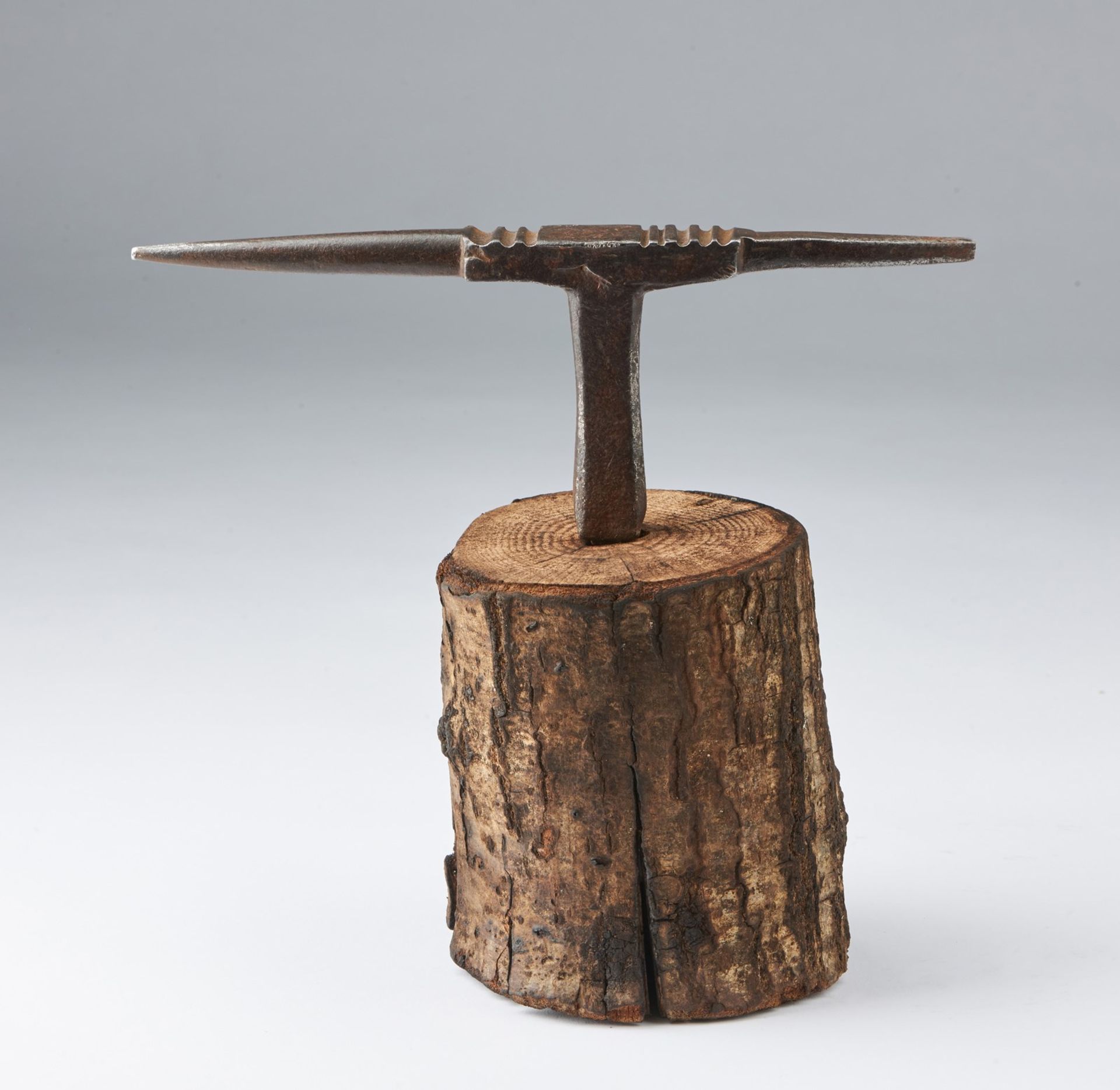 A goldsmith anvil Europe, 19th century Cm 23,00 x 21,00 - Image 2 of 2