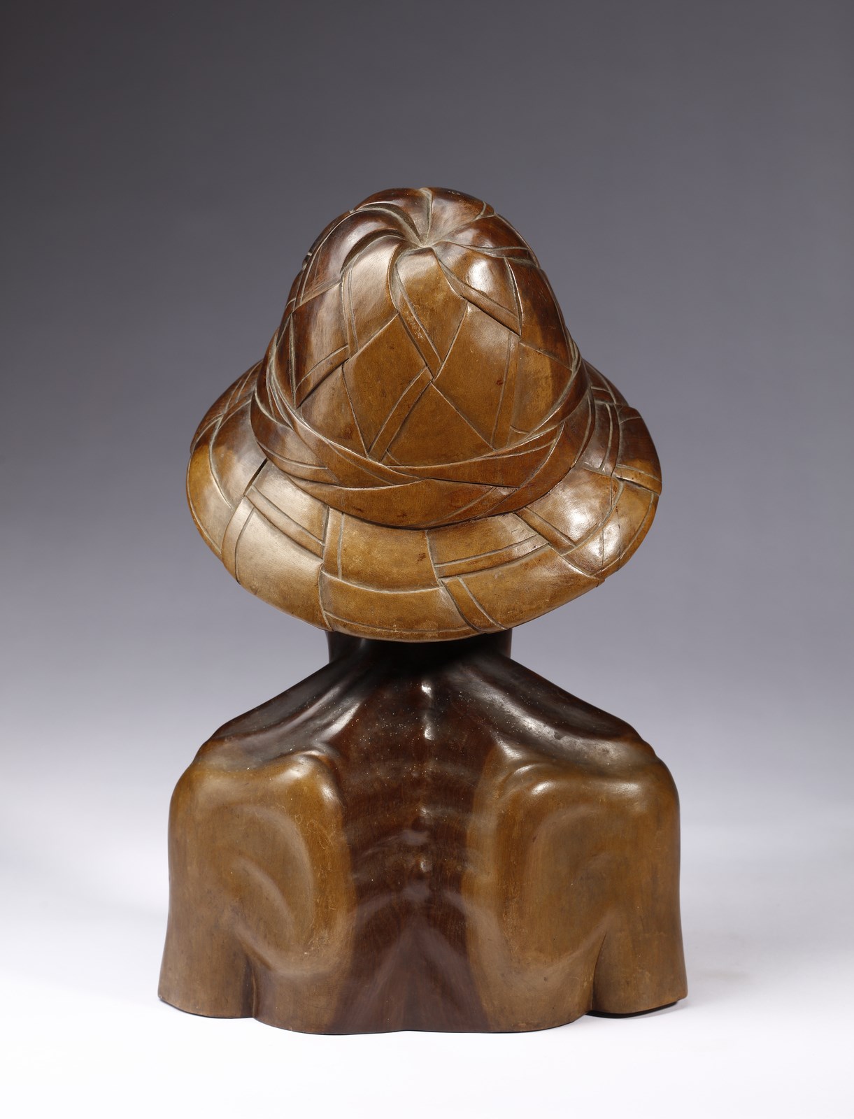 A fine wooden bust of a farmer Vietnam, 20th century Cm 24,00 x 38,00 - Image 3 of 3