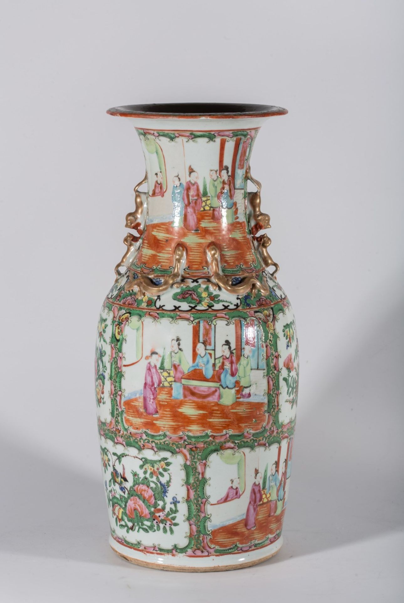 A Canton porcelain baluster vase China, Qing dynasty, 19th century Cm 19,00 x 45,50 - Image 3 of 4