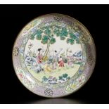 A Beijing enamelled dish China, Qing dynasty, 19th century Cm 26,00 x 4,00
