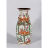 A Canton porcelain baluster vase China, Qing dynasty, 19th century Cm 19,00 x 45,50