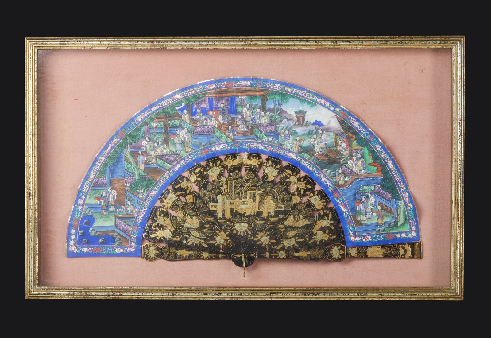 A Canton painted fan China, Qing dynasty, 19th century Cm 55,00 x 29,00 - Image 2 of 2