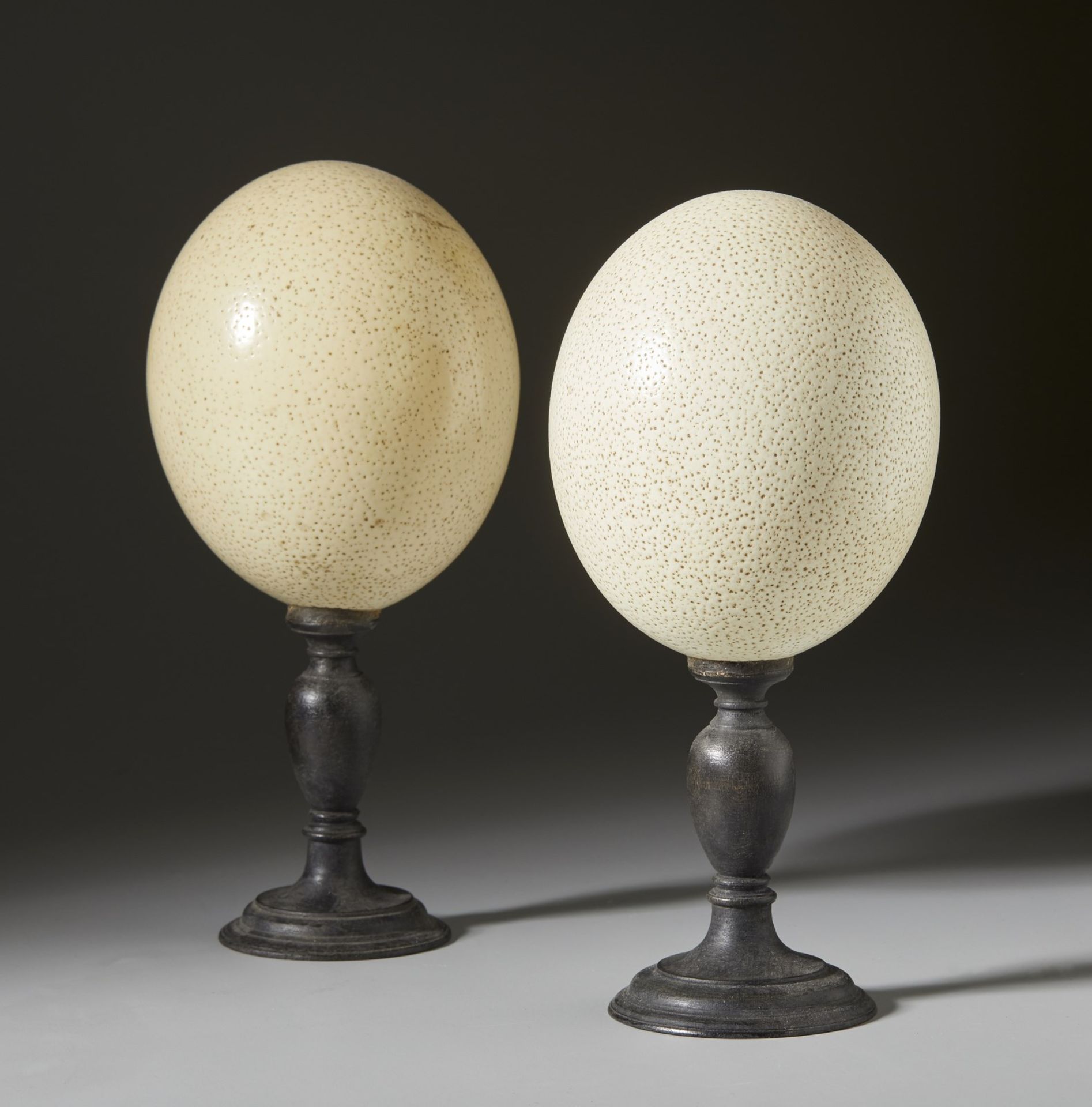 Two ostrich eggs Cm 11,00 x 24,50 - Image 2 of 2