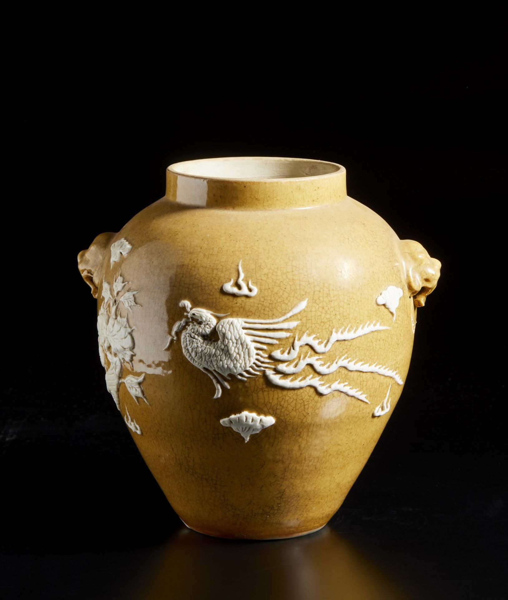 A beige glazed porcelain vase with relief decoration China, Qing dynasty, 19th century Cm 28,00 x - Bild 2 aus 4
