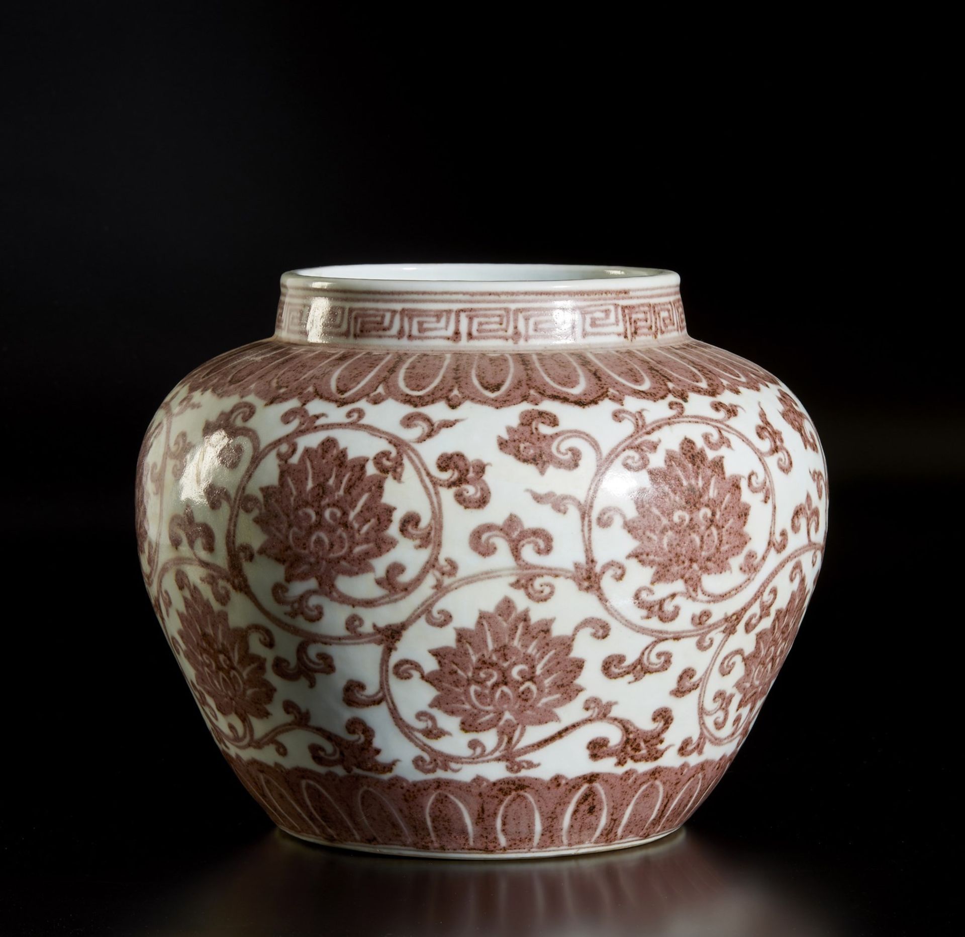 A large copper red porcelain potiche painted with peonies sprays China, 20th century Cm 29,50 x 29, - Image 3 of 3