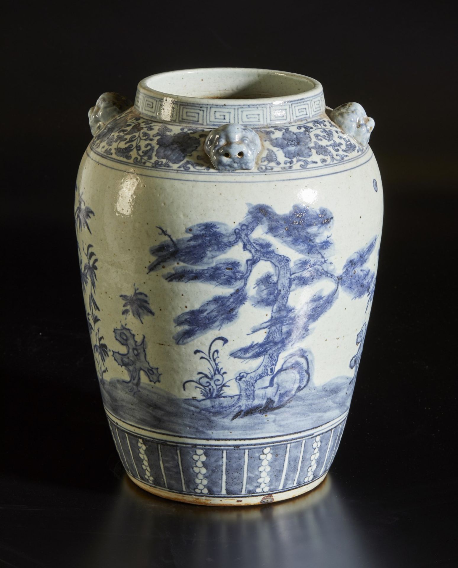 A large blue and white porcelain jar China, Qing dynasty, 18th century Cm 39,00 - Bild 3 aus 3