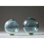 Two large blown glass spheres. Cm 24,50 x 24,50