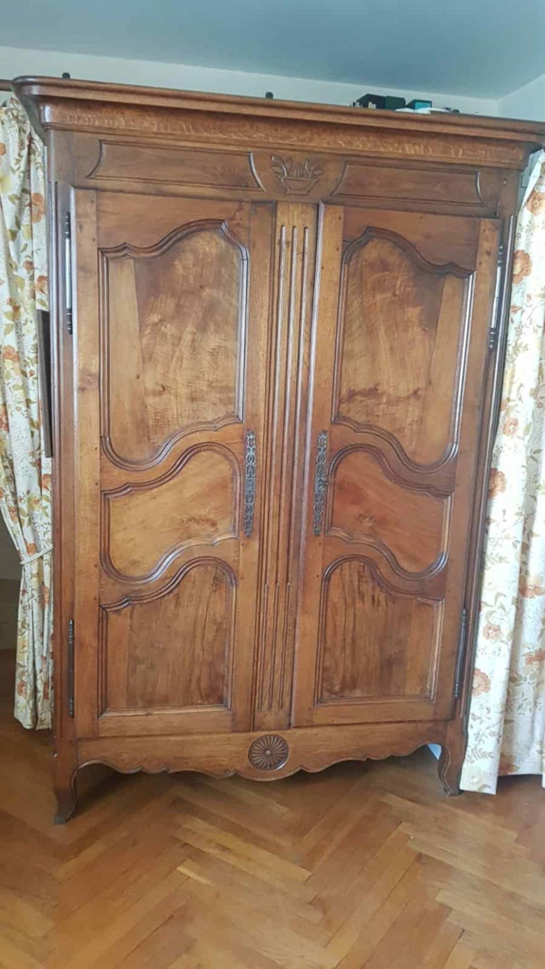 STYLE LOUIS XV - ARMOIRE EN BOIS