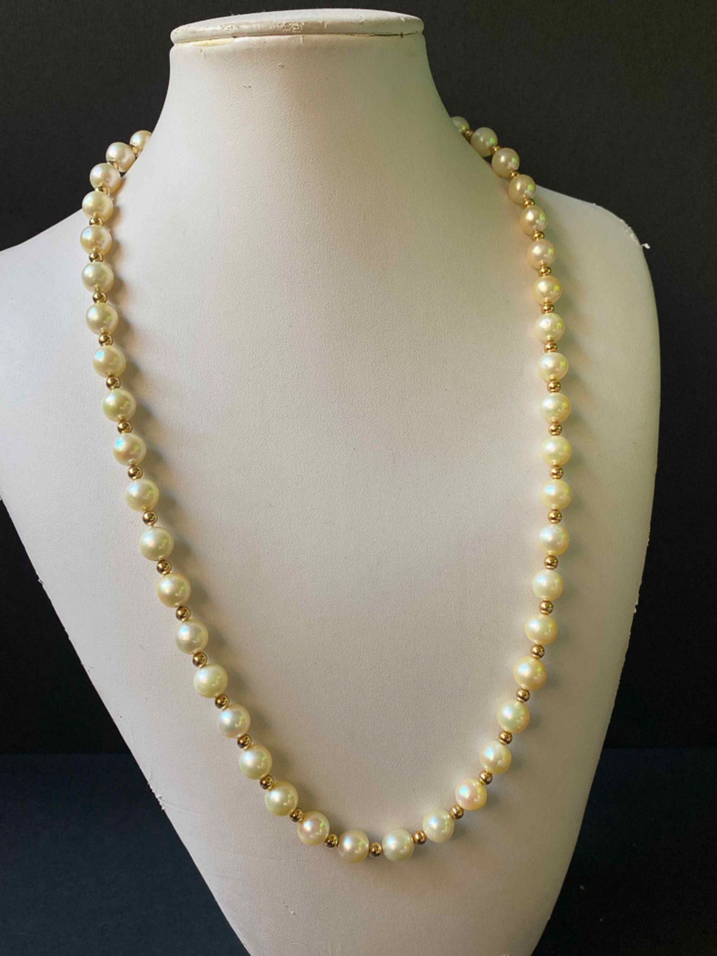 COLLIER DE PERLES ET BOULES D'OR