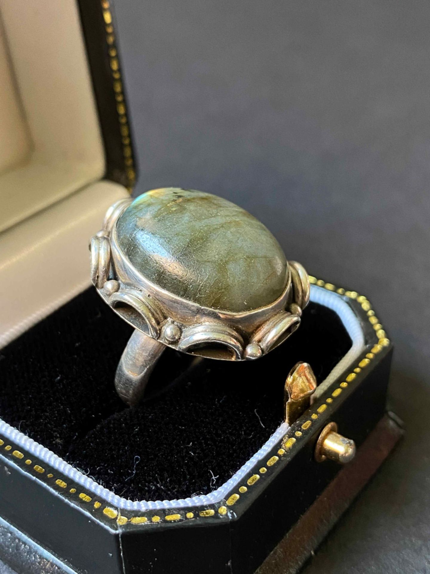 BAGUE EN ARGENT ET LABRADORITE