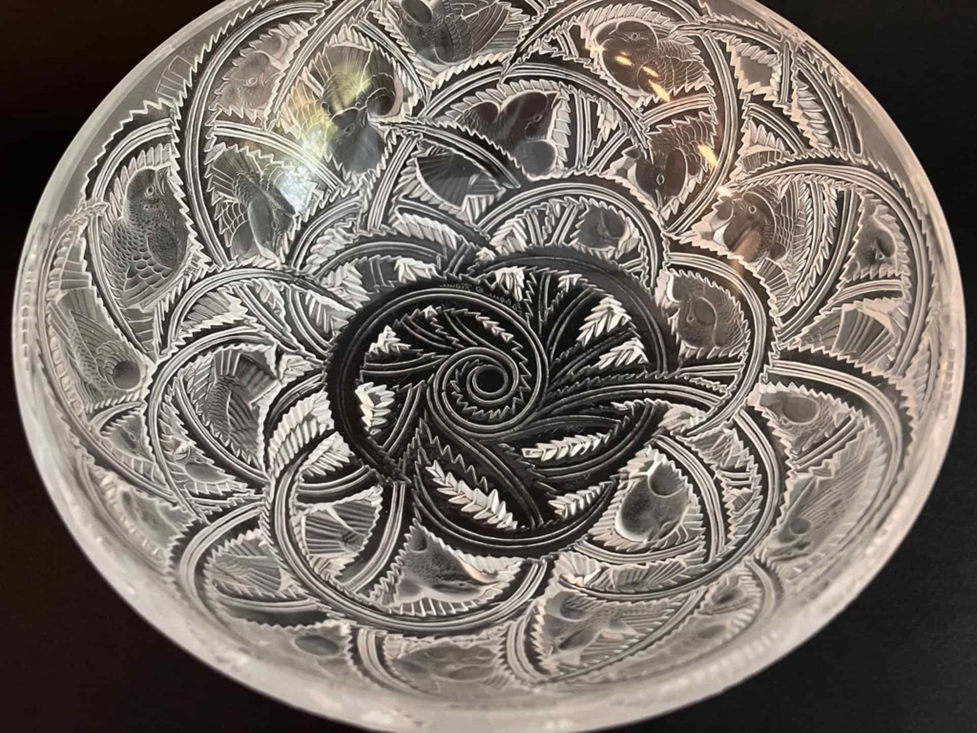 LALIQUE - COUPE CIRCULAIRE DÉCOR D'OISEAUX - Image 2 of 2