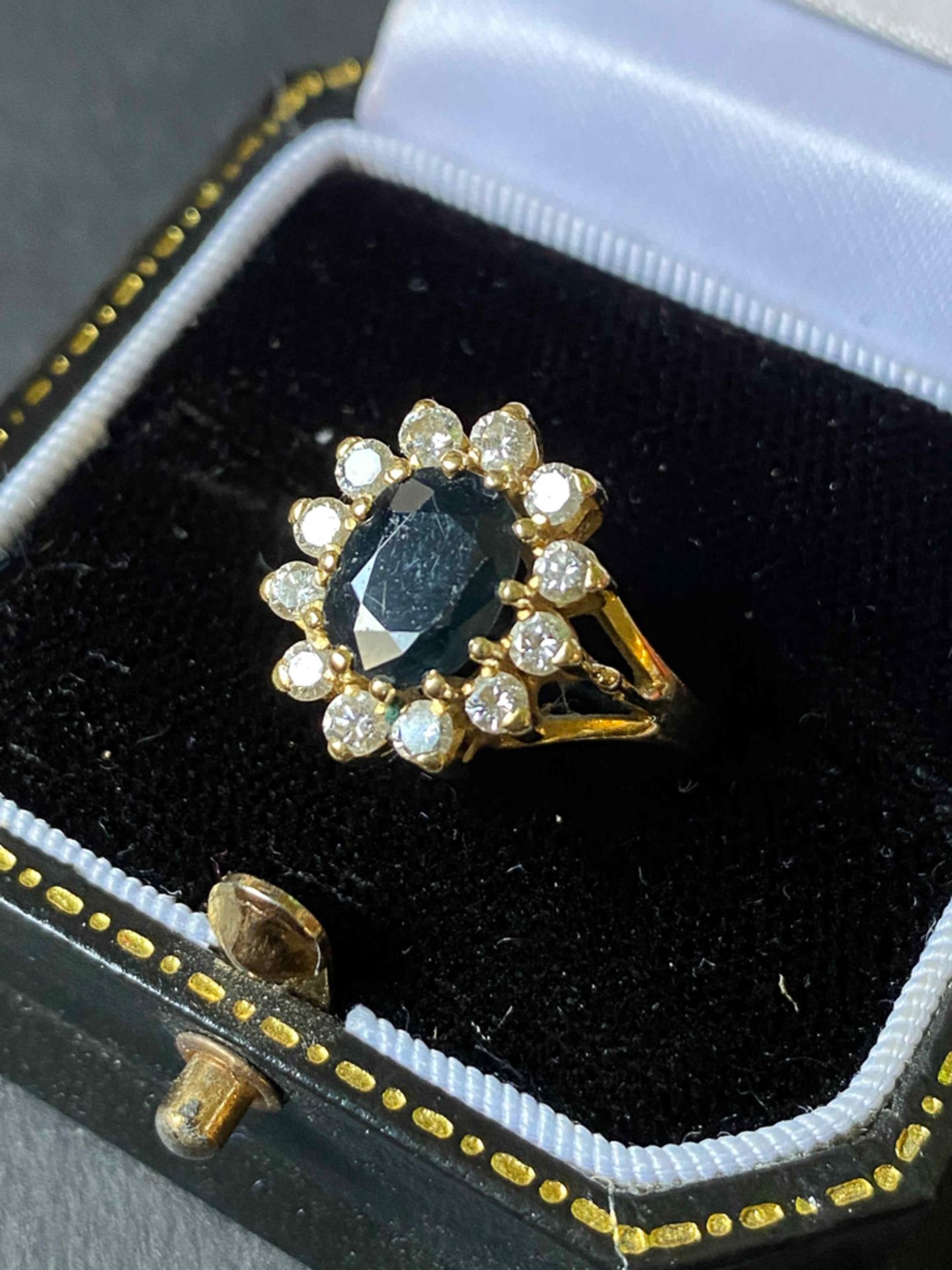 BAGUE EN OR JAUNE, PIERRE BLEUE ET BRILLANTS