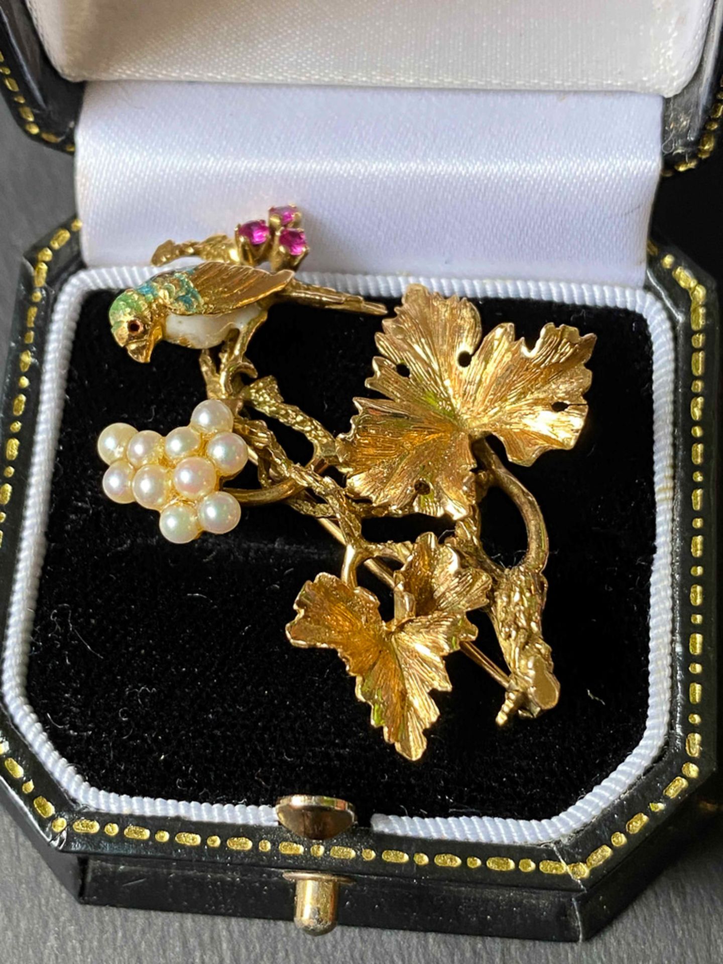 BROCHE EN OR DÉCOR DE FEUILLAGE