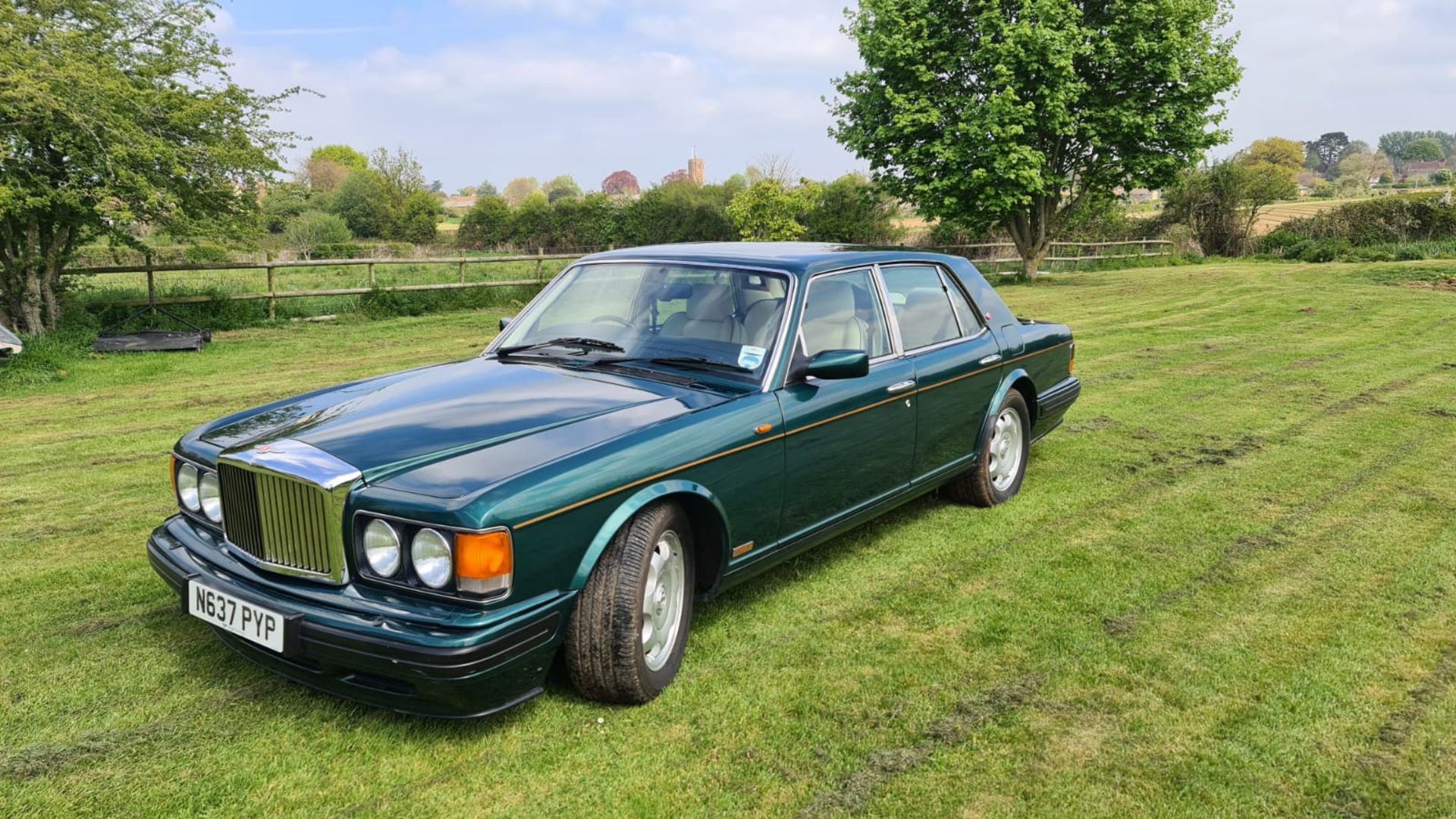 1996 Bentley Turbo R Registration number N637 PYP Green with piped magnolia hide and sheepskin - Image 6 of 15