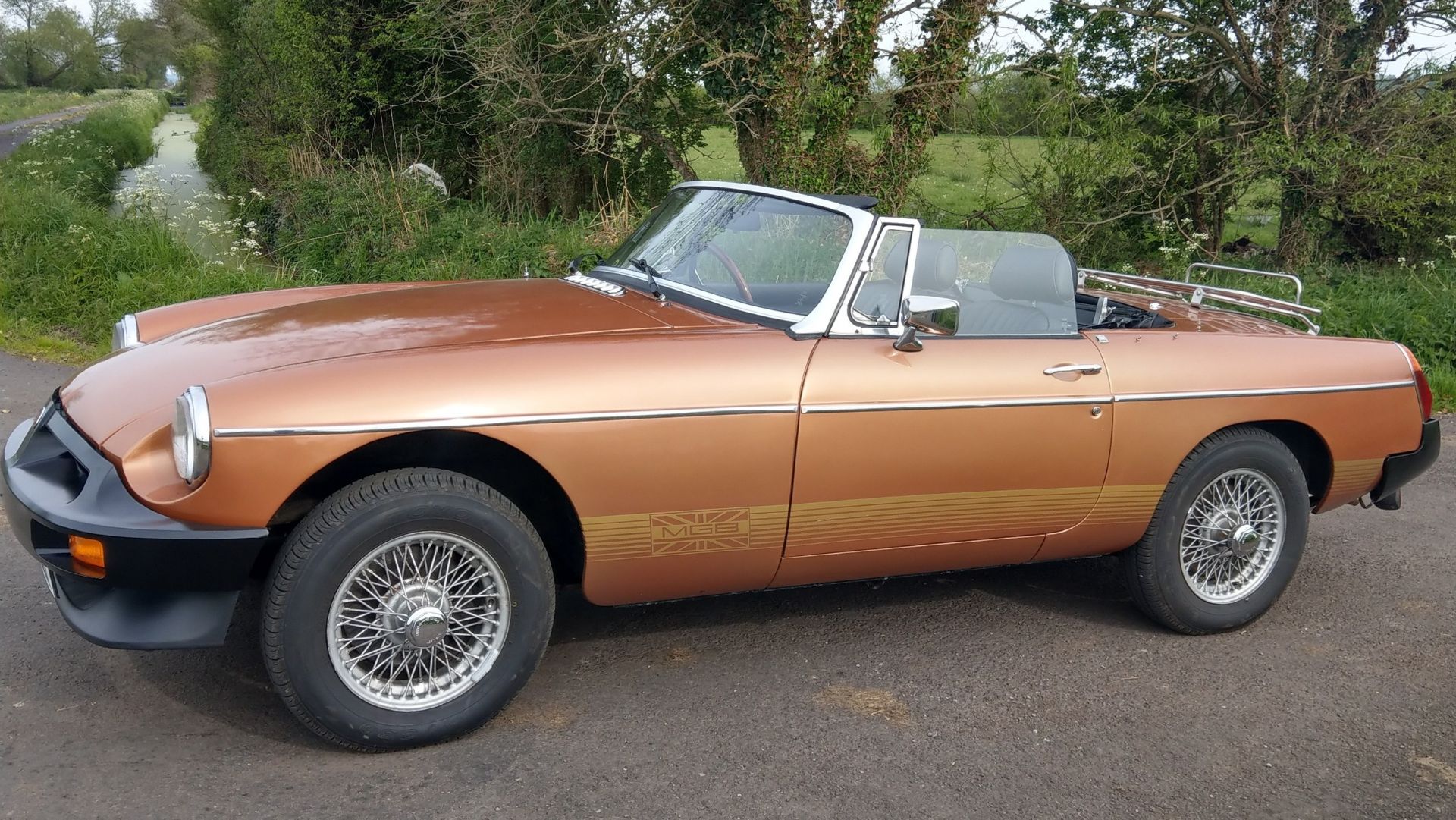 1981 MG B LE Roadster Registration number VLT 450X Metallic bronze with black leather interior One - Image 5 of 8