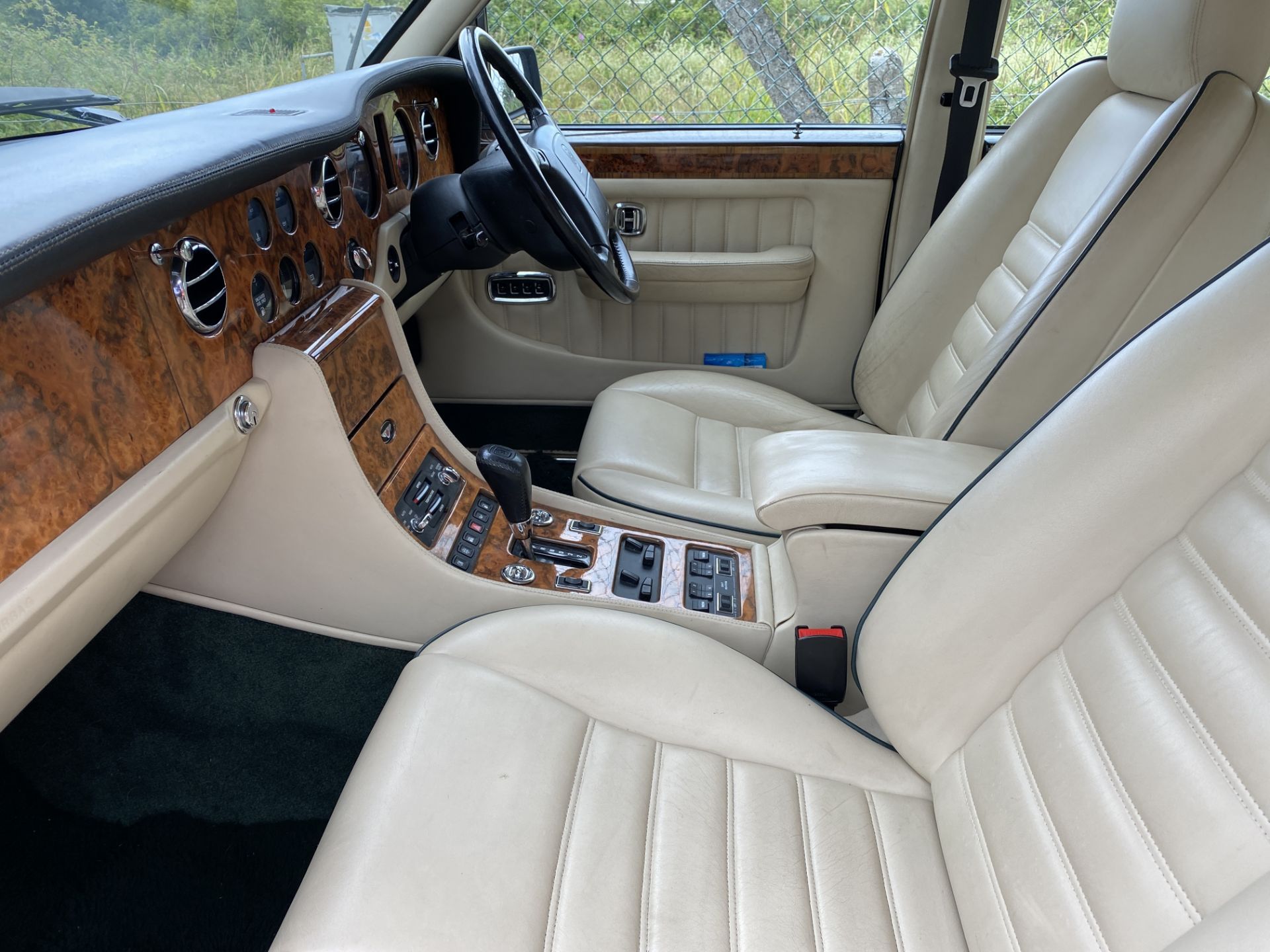 1996 Bentley Turbo R Registration number N637 PYP Green with piped magnolia hide and sheepskin - Image 15 of 15