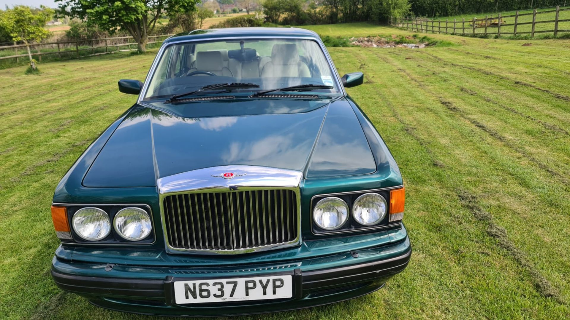 1996 Bentley Turbo R Registration number N637 PYP Green with piped magnolia hide and sheepskin - Image 4 of 15