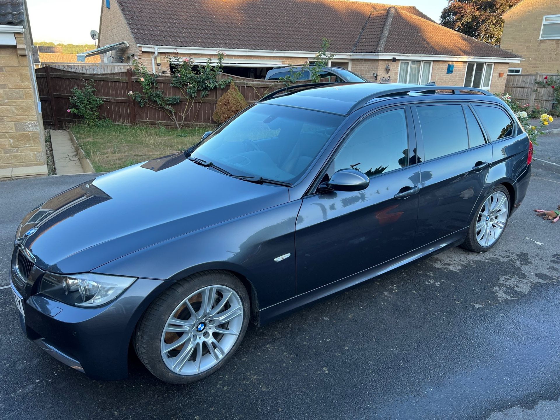 2006 BMW 335i M Sport Touring Manual - Image 2 of 31