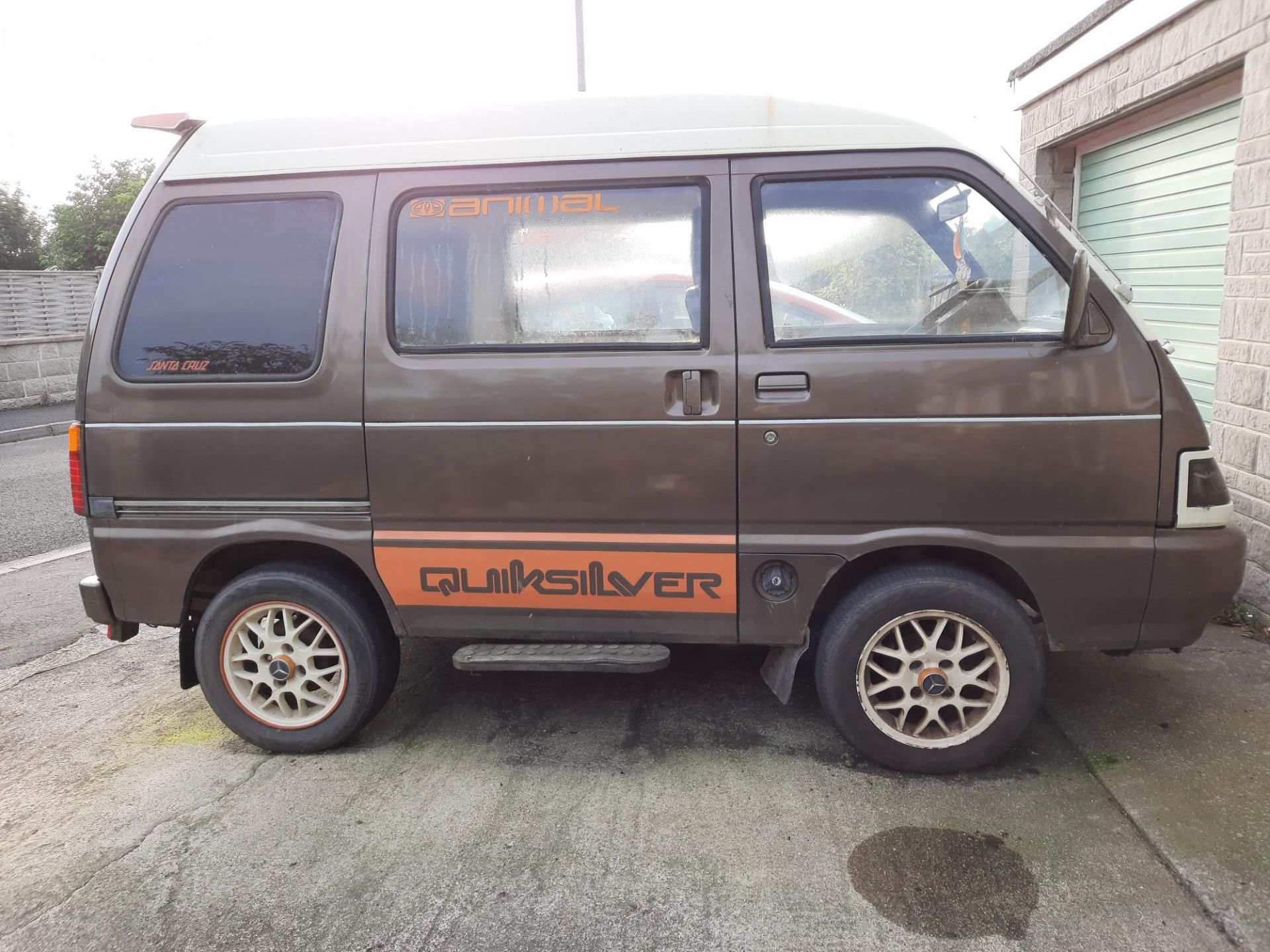 1999 Daihatsu Hi-Jet Van Being sold without reserve Registration number T407 VPP Brown with grey