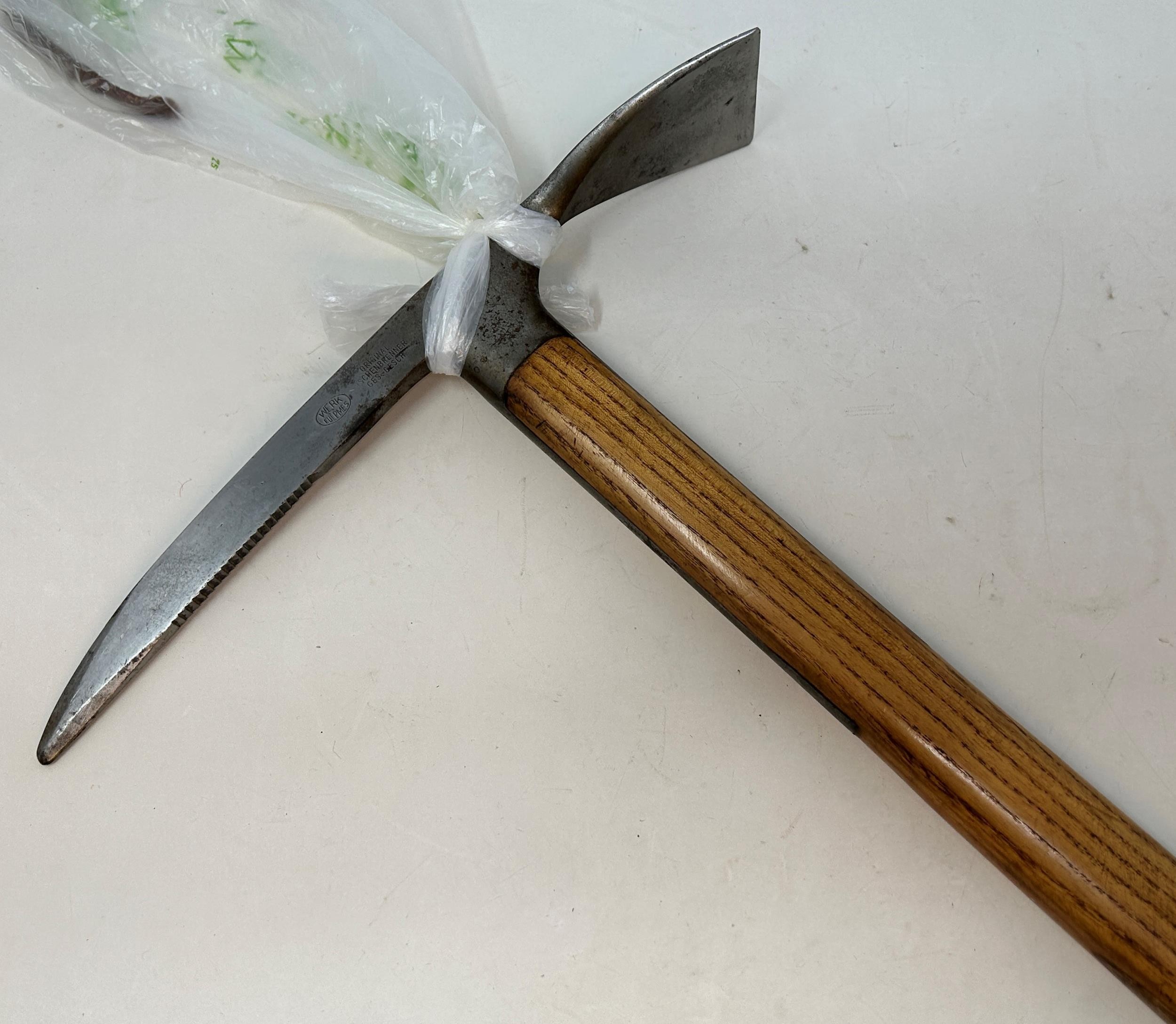 A Werk Fulemes pick axe, 86 cm