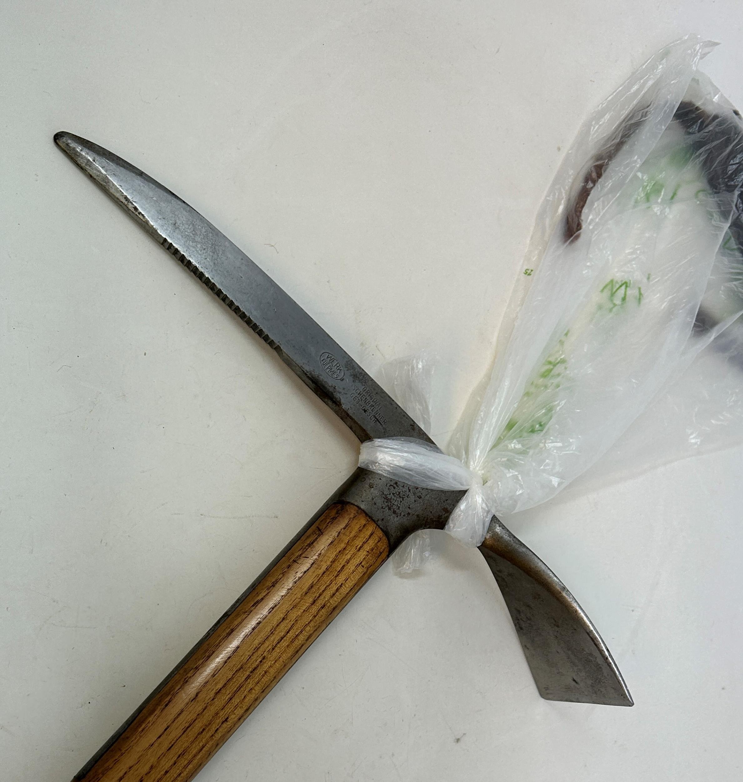 A Werk Fulemes pick axe, 86 cm - Bild 2 aus 4