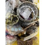 Assorted costume jewellery (qty)