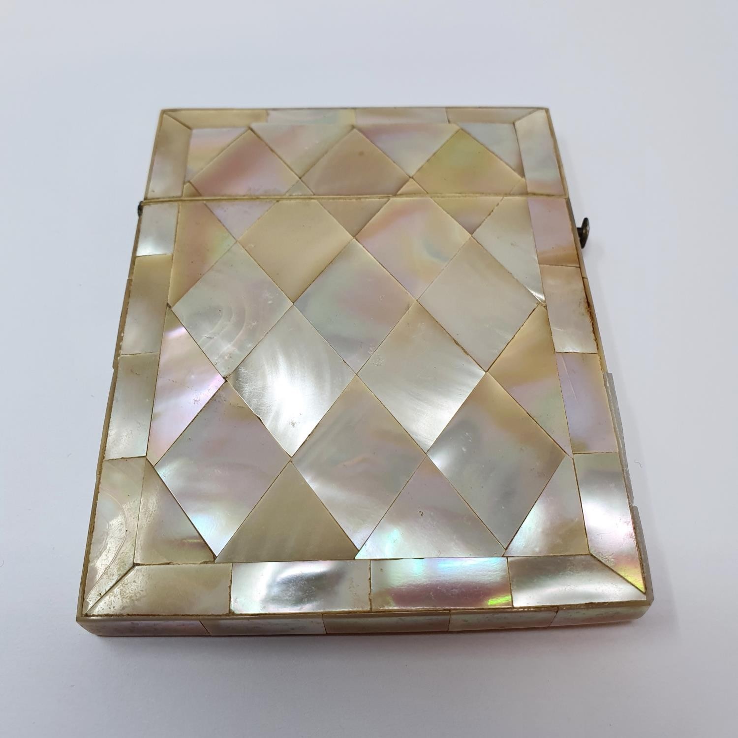 A 19th century mother of pearl card case, 7 cm wide - Image 2 of 3