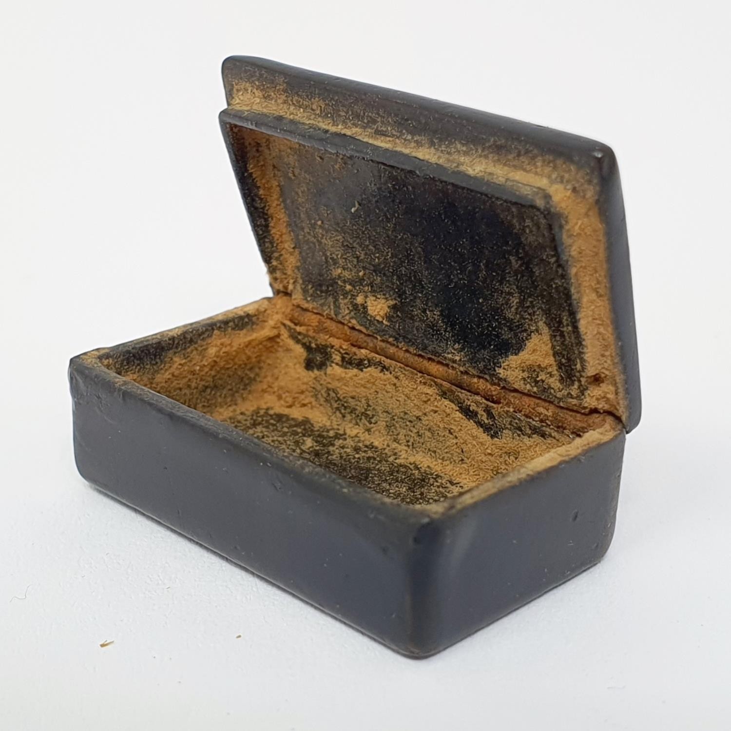 A papier mache snuff box, 3 cm wide - Bild 2 aus 2