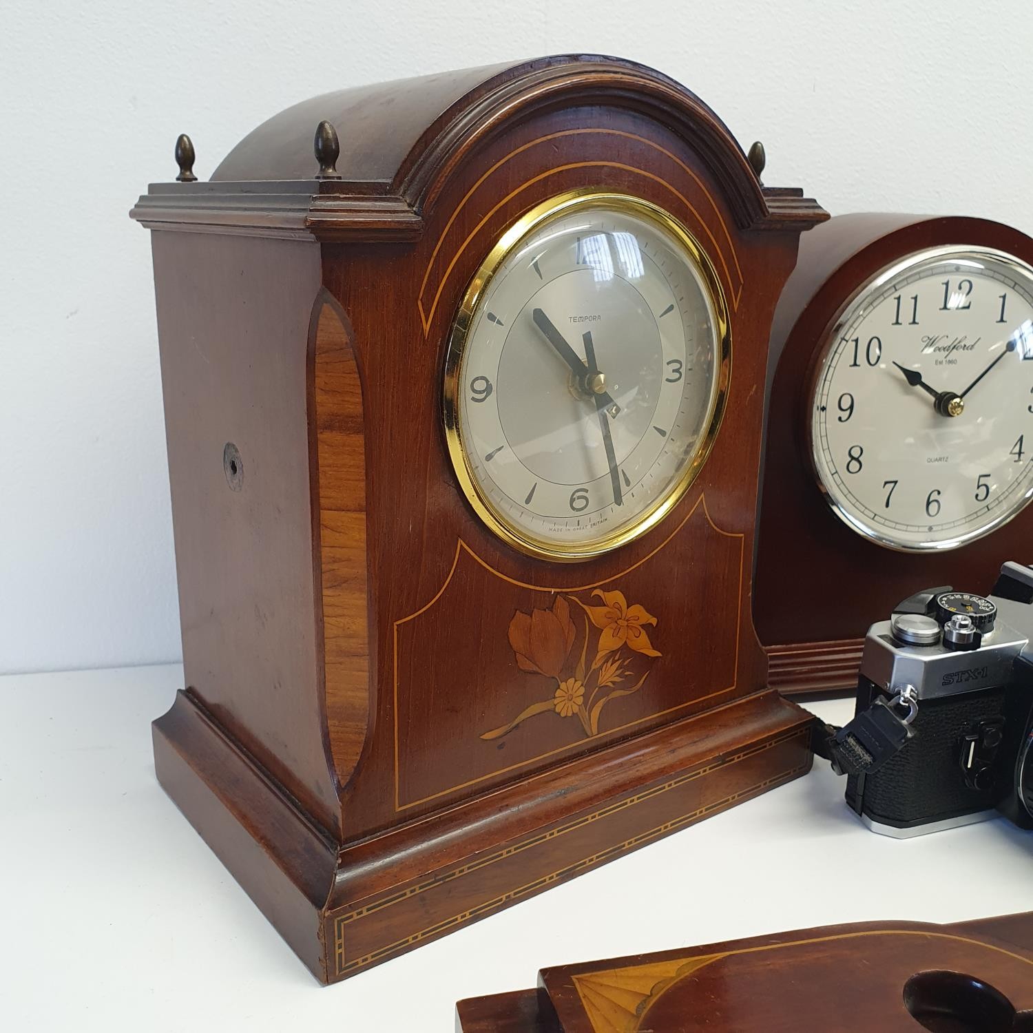 A silver cigarette case, a set of silver spoons, a book slide, two clocks and other items (box) - Image 4 of 8